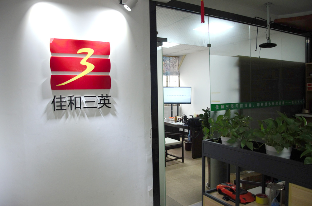 蜜桃人妻AV客戶應用現場視頻